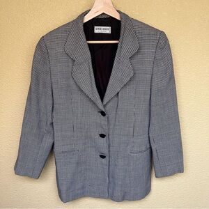 Vintage Giorgio Armani Women's Black and White Blazed 100% Virgin Wool